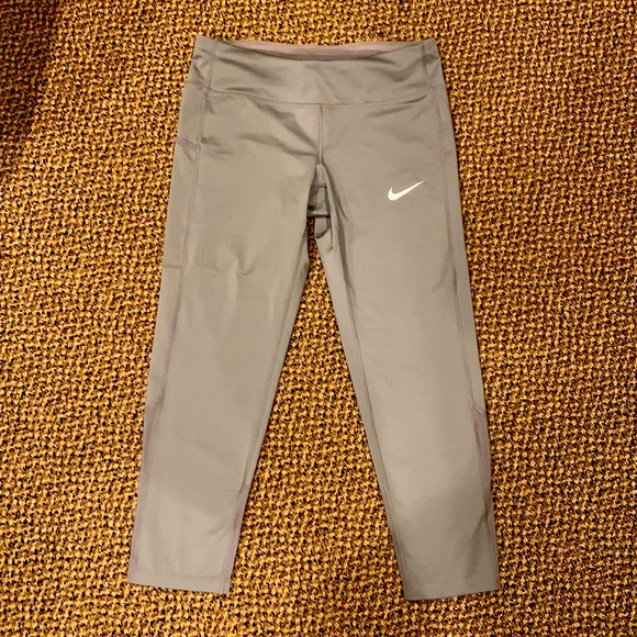 Nike Women’s Dri-Fit 3/4 gray leggings size Small - Picture 1 of 5